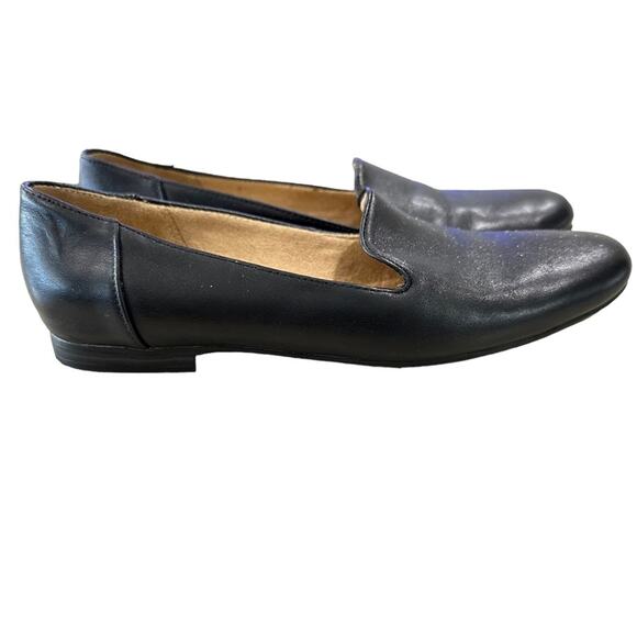 Naturalizer Black soft leather flats slight heel. Size 6.5 - Picture 6 of 10